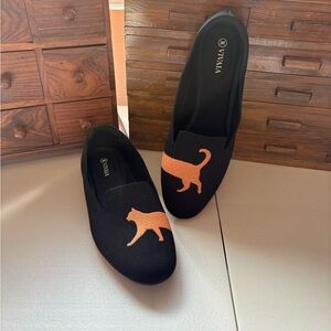 Vivaia Audrey Round Toe Embroidered Loafer EU 41.5 US 10 Black Cat Knit Shoes
